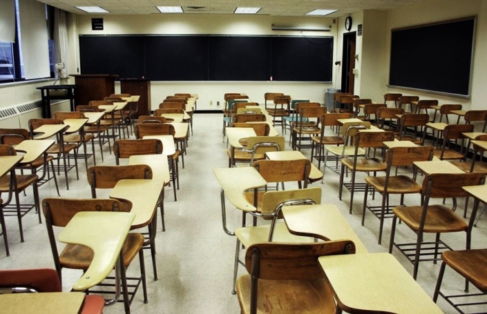 sala-de-clases-vacía