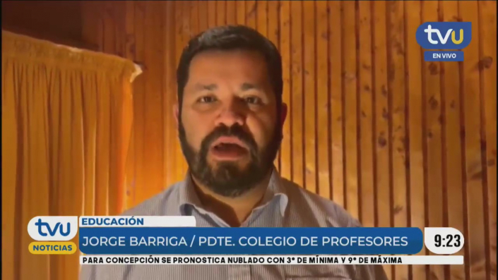 TVUNoticias El presidente del Colegio de Profesores del Biobío Jorge Barriga repudió los dichos del ahora exseremi de Educación Héctor Aguilera, qu_Moment