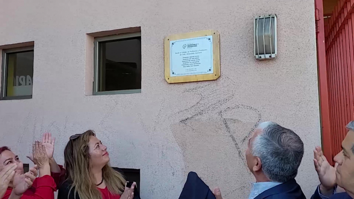 placa conmemoración-_Moment